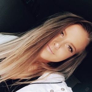 Meet your Posher, Claire